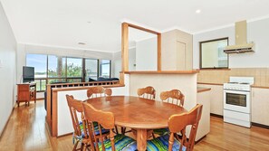 Frigorífic, microones, forn i bullidora elèctrica 