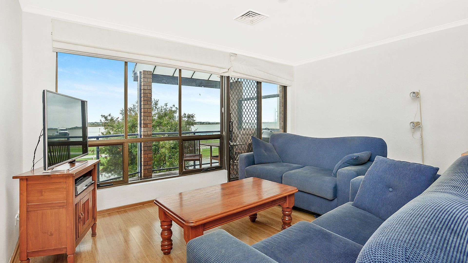 Smart-TV, DVD-spiller og filmbibliotek