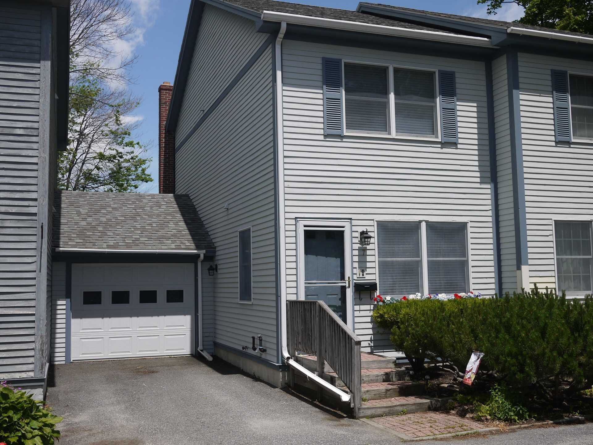 Cottage Street Townhouse - in the heart of Bar Harbor
