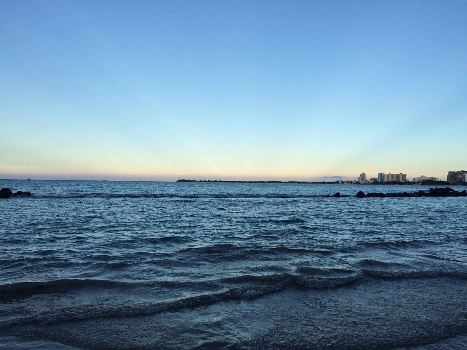 Ubicación cercana a la playa y toallas de playa