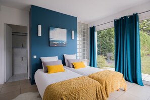 5 habitaciones, tabla de planchar con plancha, cuna de viaje y wifi 