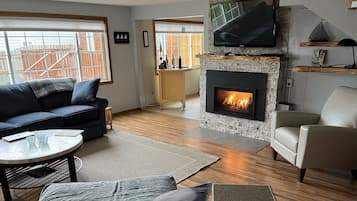 Televisión y chimenea