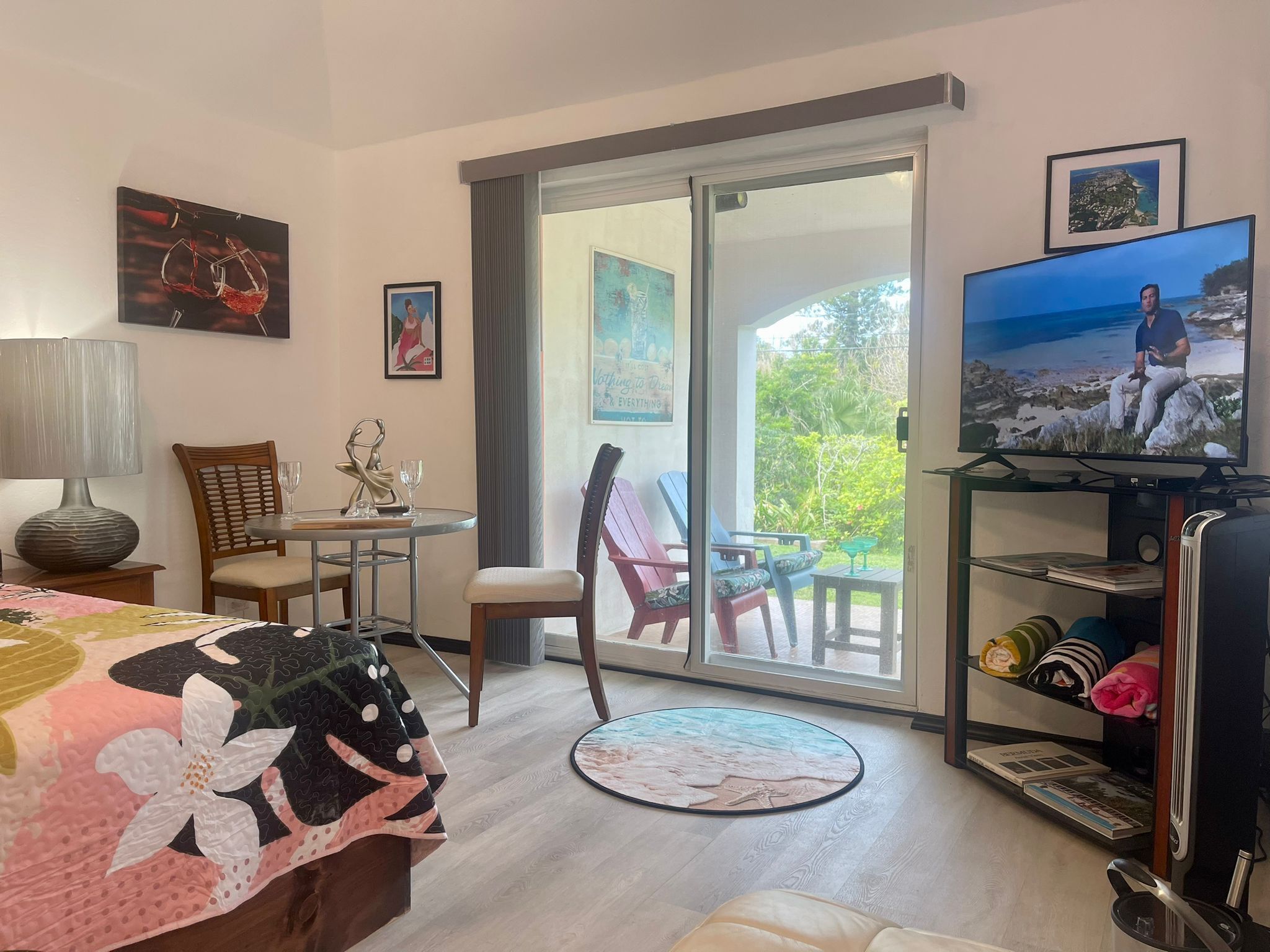 1 soverom, strykejern/-brett, internettilgang og sengetøy