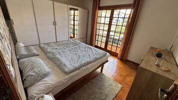 2 bedrooms, iron/ironing board, WiFi (free), bed sheets