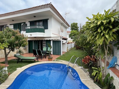 Fantastic end terraced house with private pool and garden in quiet residential area