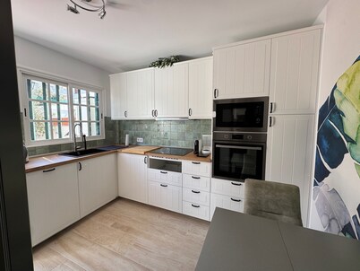 Fantastic end terraced house with private pool and garden in quiet residential area