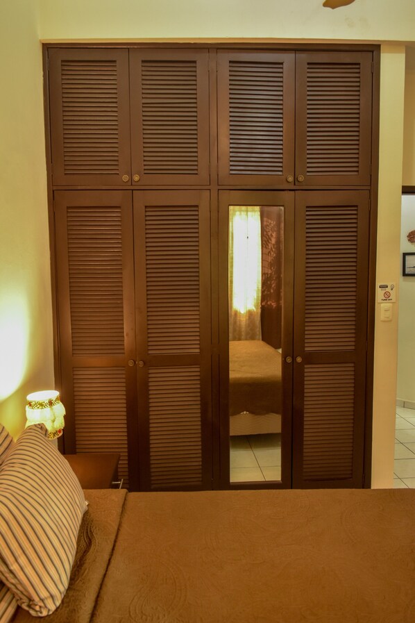 2 bedrooms, in-room safe, iron/ironing board, WiFi - Casa Marisol Tortuga Apt. 1 - Cozumel Cool Hosting (San Miguel de Cozumel)