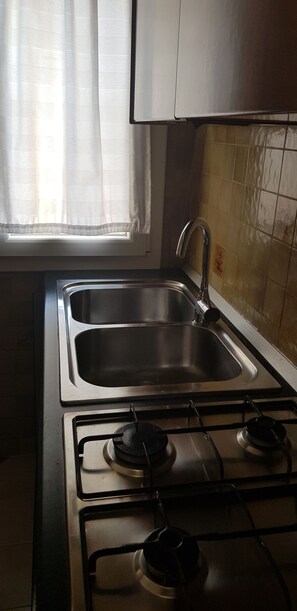 Kühlschrank, Mikrowelle, Geschirrspüler