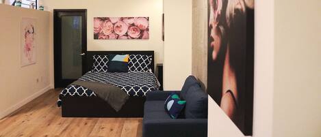 Sviitti, 2 keskisuurta parisänkyä, tupakointi kielletty (Bi-Level) | Silitysrauta/-lauta, ilmainen Wi-Fi, vuodevaatteet