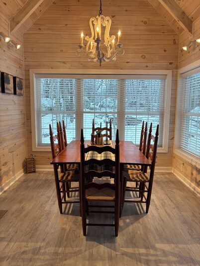 Beautiful Cabin on Private Wooded Acreage