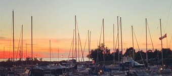 Historic 1 Bedroom Beach Loft - Boutique Styled, Beach, Lake, stay Drifter Lofts