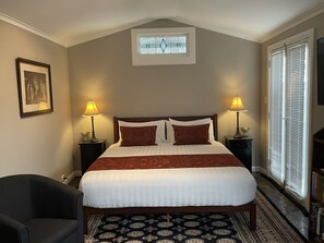 Skrivbord, strykjärn/strykbräda, wi-fi och sängkläder