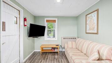 Een smart-tv, een dvd-speler en een filmbibliotheek