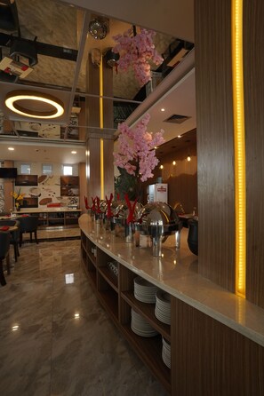 2 restaurants, breakfast served - Sonaview Hotel (Dumai)