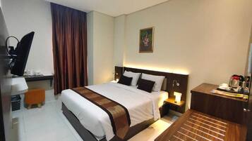 Habitación superior | Espacio para trabajar con laptop y wifi gratis