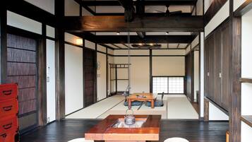 Japanese Style Room "KUROMOJI", with Sunroom | 1 bedroom, individually decorated, soundproofing, free WiFi