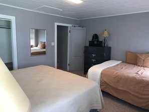 1 bedroom, WiFi, bed sheets - Ackwood Lodge - The Cottage (Bass Lake)