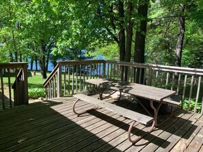 Outdoor dining - Ackwood Lodge - The Cottage (Bass Lake)