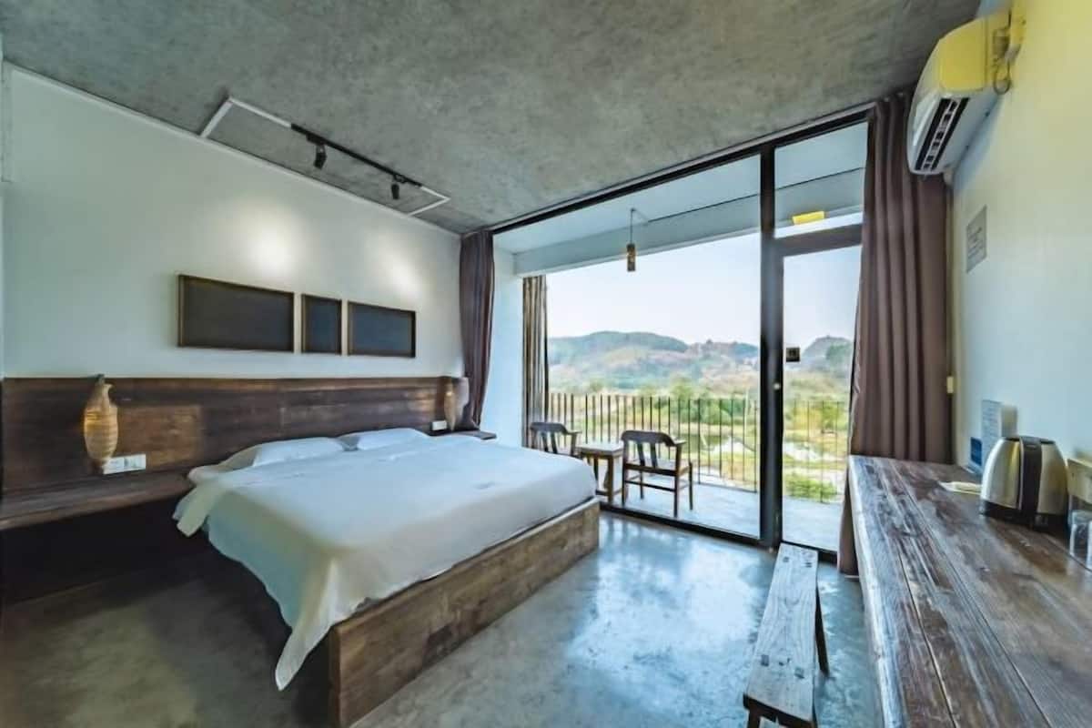 Desk, blackout curtains, free WiFi, bed sheets