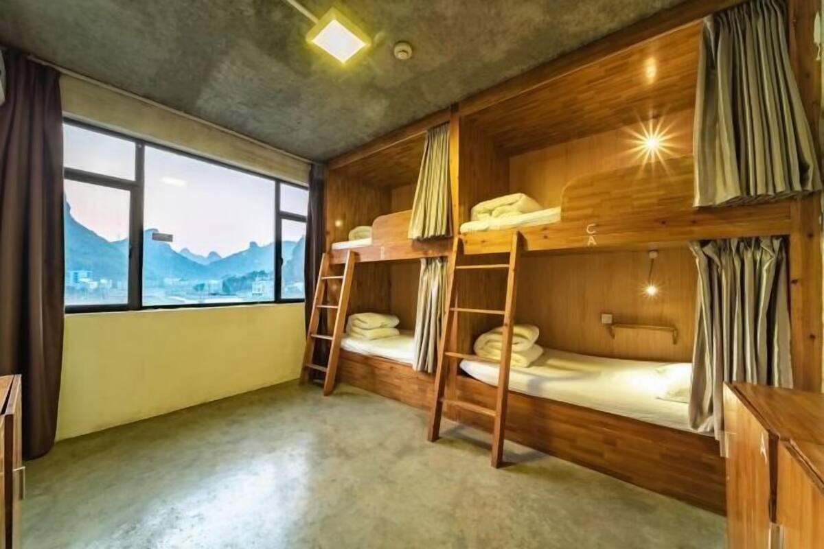 Bureau, rideaux occultants, Wi-Fi gratuit, draps fournis