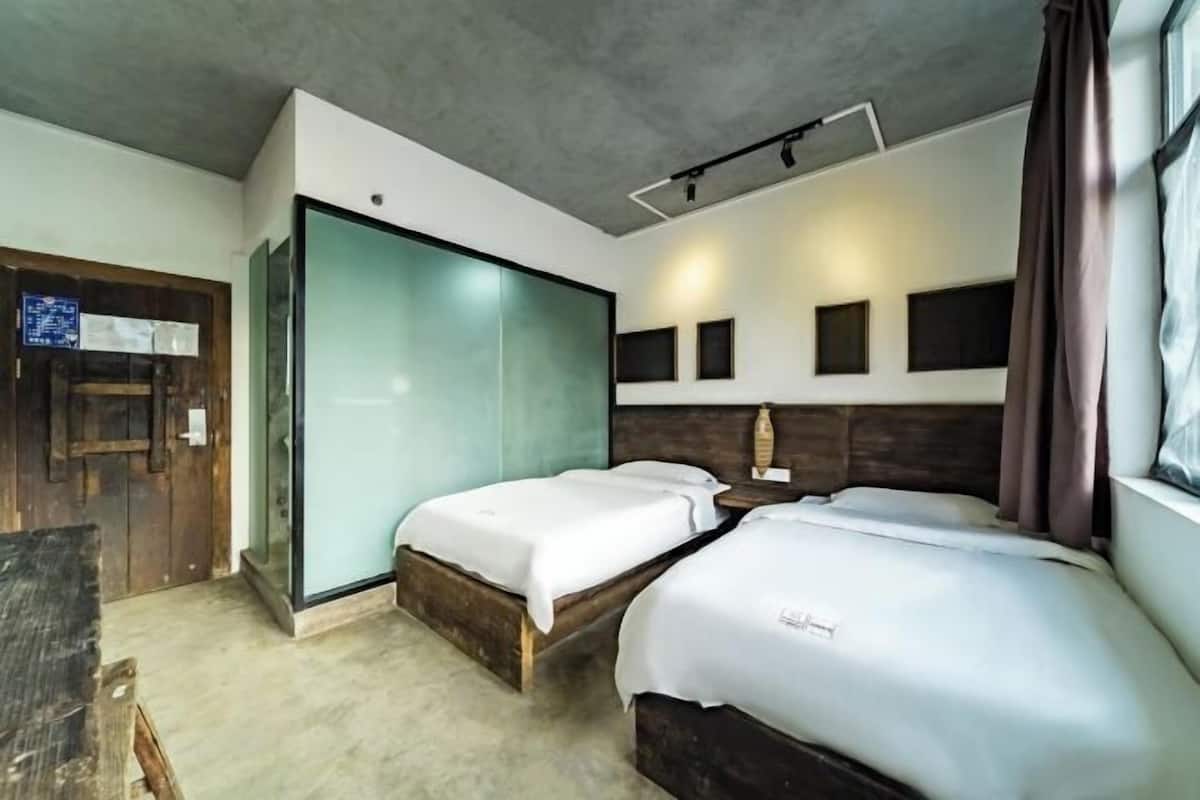 Desk, blackout curtains, free WiFi, bed sheets
