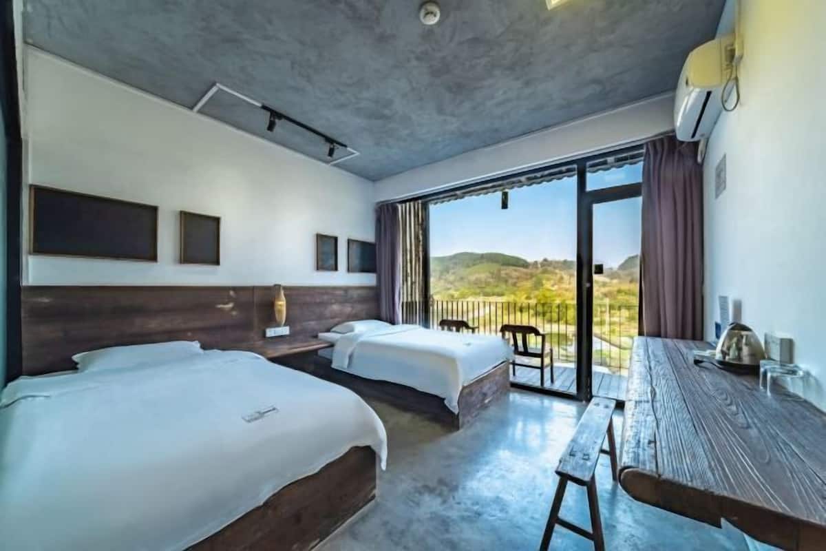 Desk, blackout curtains, free WiFi, bed sheets
