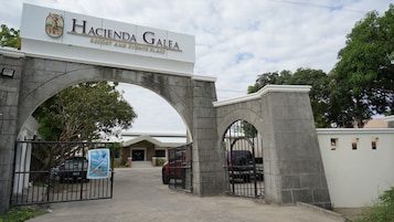 Fachada de la propiedad