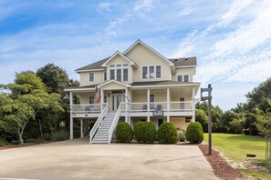 Exterior - Shell's Shack: Oceanside, Private Pool, Hot Tub, Tiki Bar, Putting Green (Corolla)