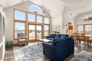 TV, DVD player - Shell's Shack: Oceanside, Private Pool, Hot Tub, Tiki Bar, Putting Green (Corolla)