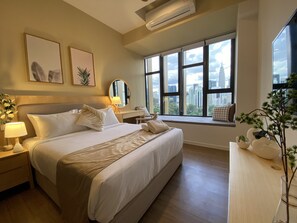 Designer Queen Studio | Desk, laptop workspace, free WiFi - Ceylonz Starlight Suites Bukit Bintang (Kuala Lumpur)