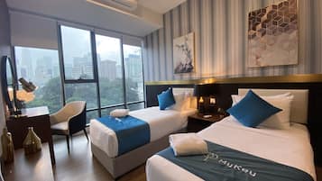 Designer Twin Studio | Desk, free WiFi, bed sheets