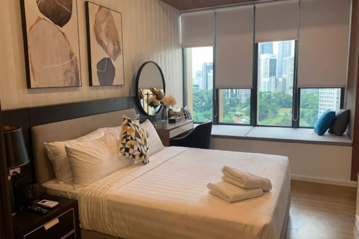 Desk, free WiFi, bed sheets