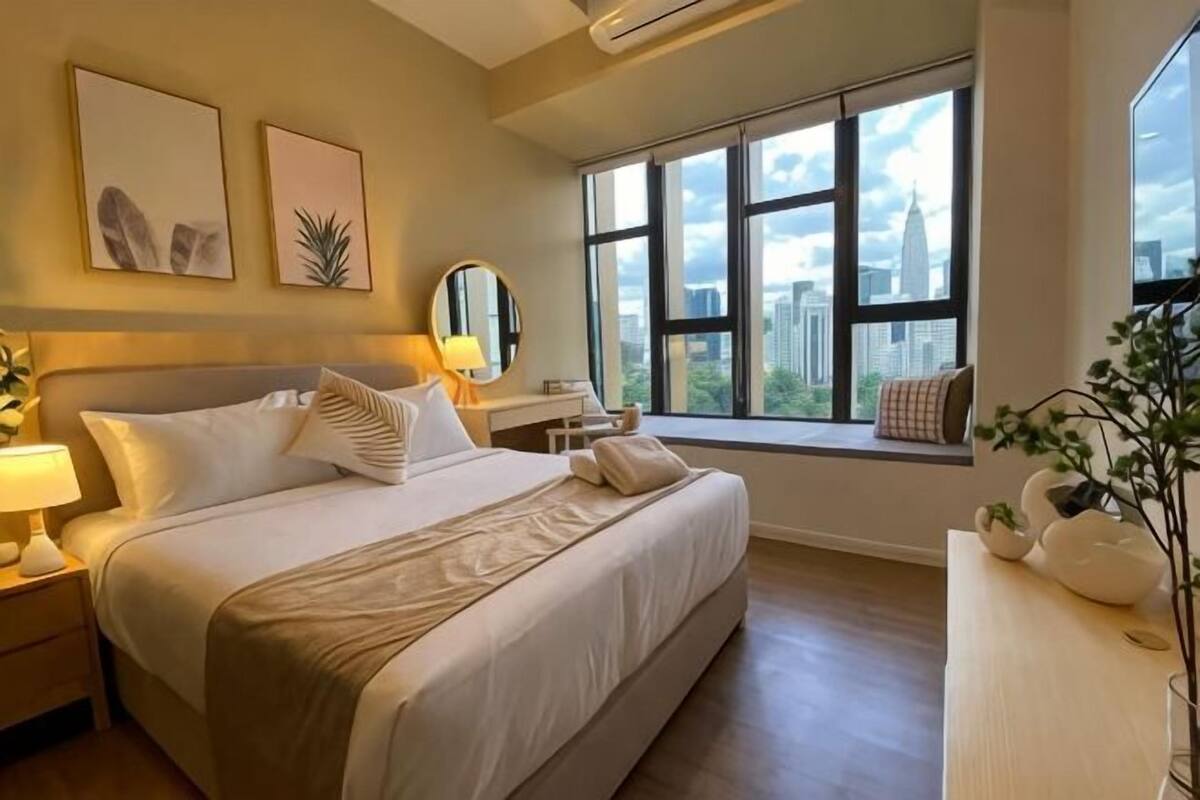 Desk, WiFi (free), bed sheets