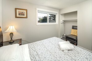 5 bedrooms, travel crib, free WiFi, bed sheets