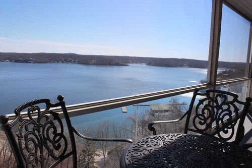Miles Wide Lake View, 'Portside' 2-bed 2-bath