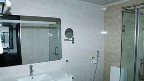 Bathroom - Trincomalee Beach Resort (Trincomalee)