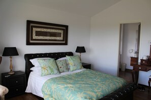 5 habitaciones, tabla de planchar con plancha, wifi y ropa de cama 