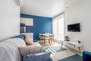 Departamento (Brussels North) | Área de sala de estar | Smart TV y piso con calefacción 