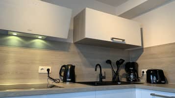 Geladeira, fogão, cooktop, lava-louças