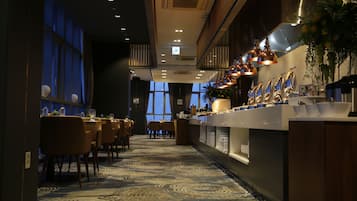 Daily self-serve breakfast (KRW 18000 per person)