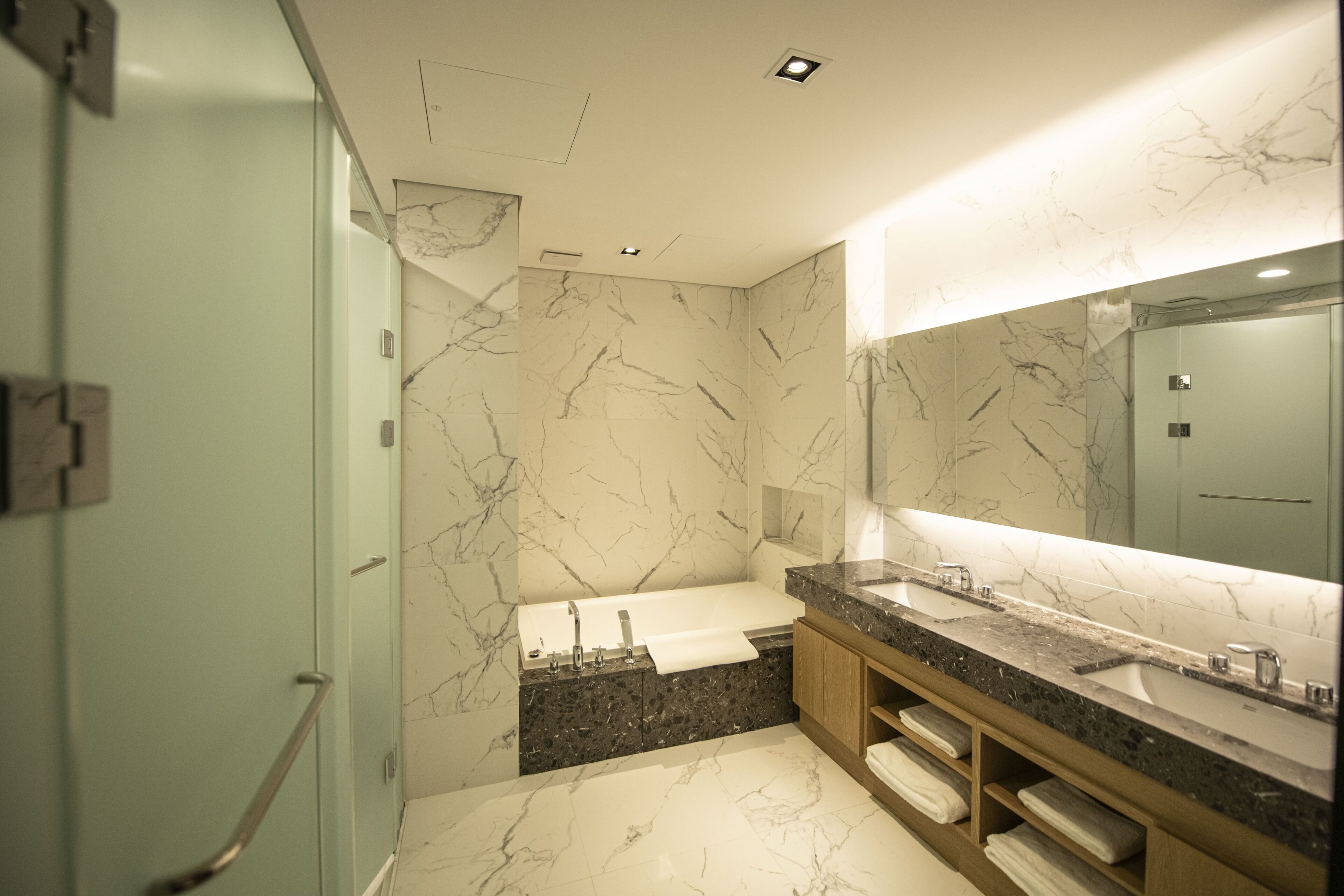 combined shower/bathtub, deep-soaking bathtub, hair dryer, bidet