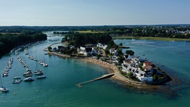 An aerial view of a coastal town with a marina, houses, and a river. - House SEA VIEW PRIVATE beach access (Séné)