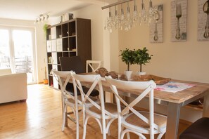 House | In-room dining - Ferienhaus Deko-Scheune (Naila)