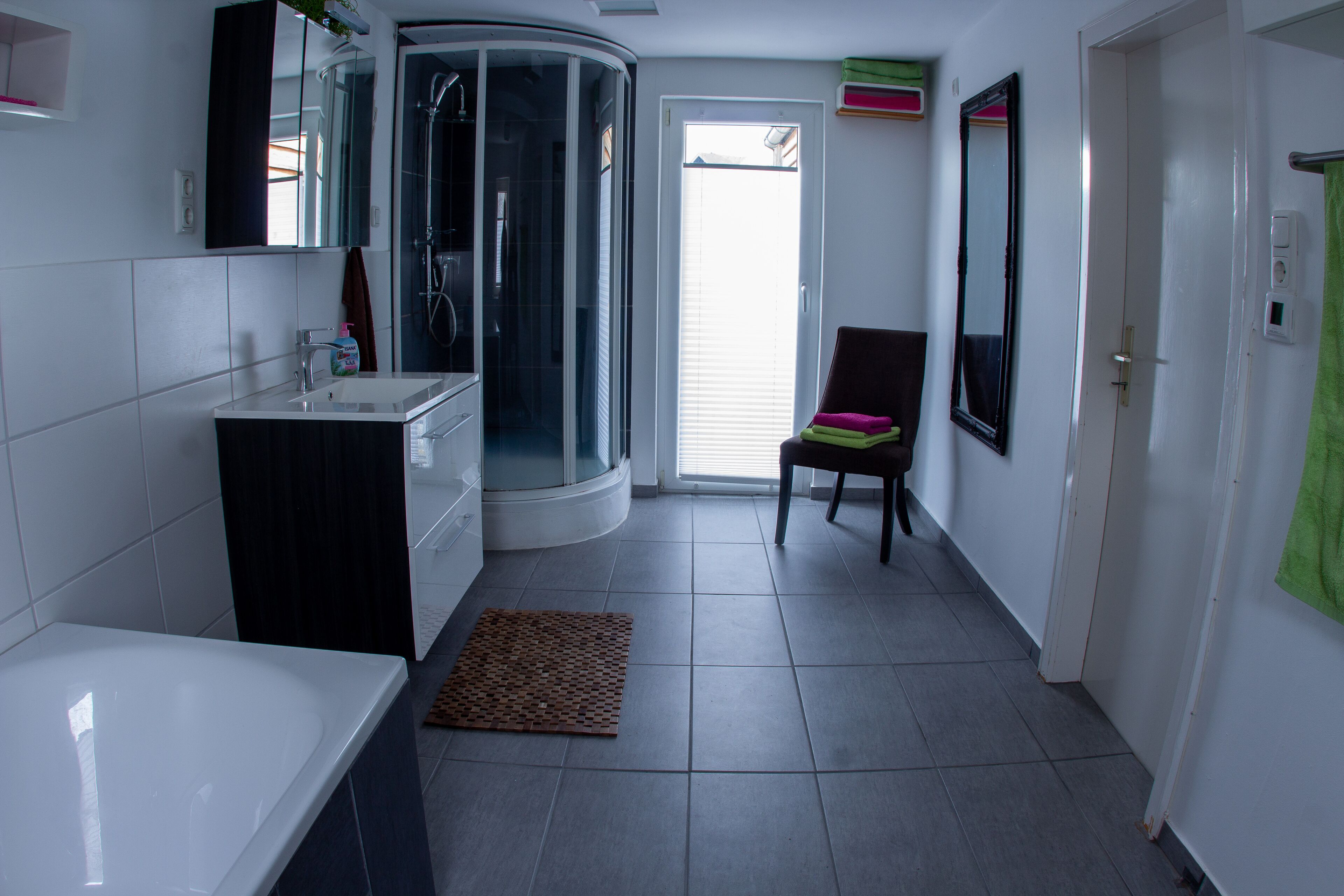 House | Bathroom | Separate tub and shower, hair dryer, bathrobes, towels
