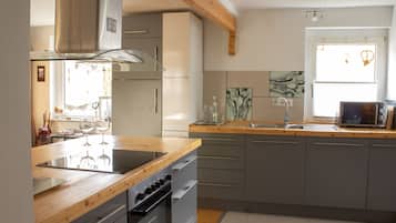 House | Private kitchen | Fridge, oven, dishwasher, coffee/tea maker
