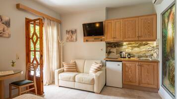 Studio Supérieur (for 3) | 1 chambre, chambres insonorisées, fer et planche à repasser