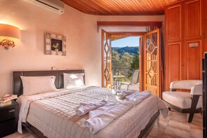 Soundproofing, iron/ironing board, free WiFi, bed sheets - Villa Haroula (Parga)