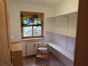Apartment, Balcony | Children’s theme room