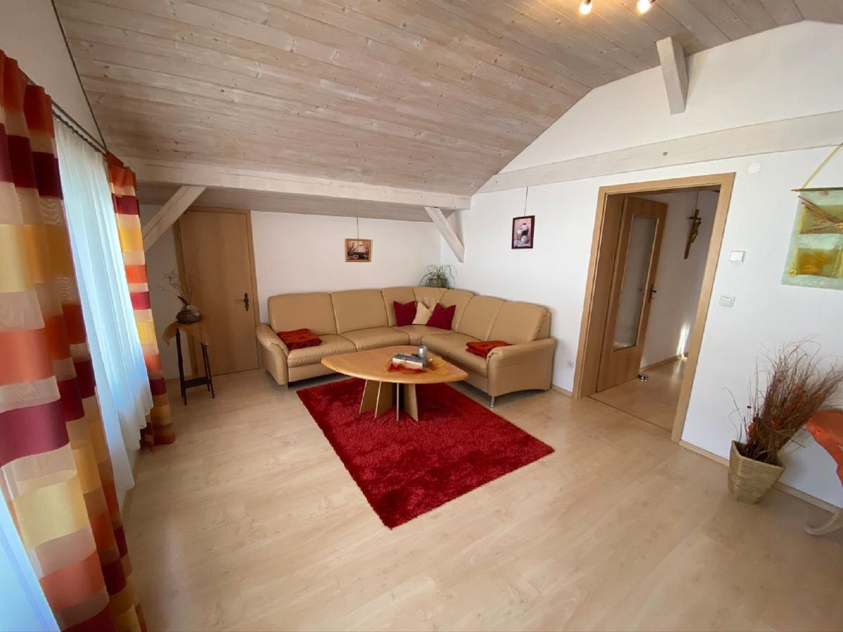 Rumah | Area keluarga | Televisi 42-inci dengan saluran TV satelit