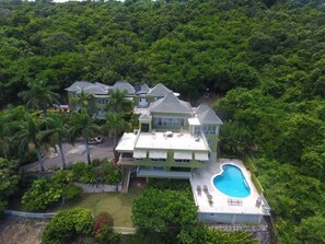 Exterior - Fully Staffed, private pool, breakfast included, ocean view villa for groups! (Great River)